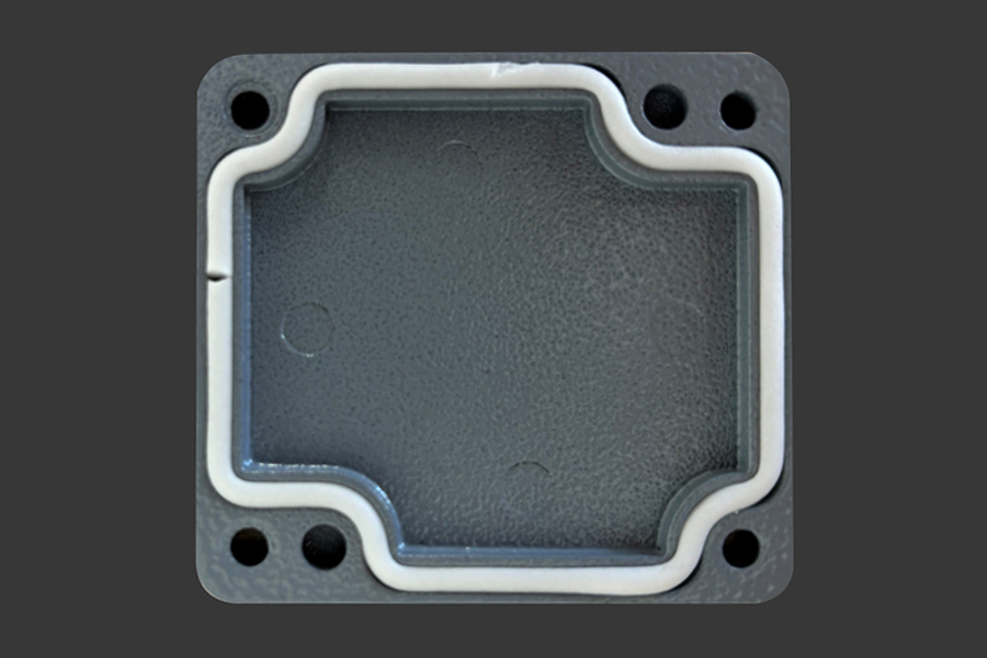 Z-axis view of seal with die-cast housing