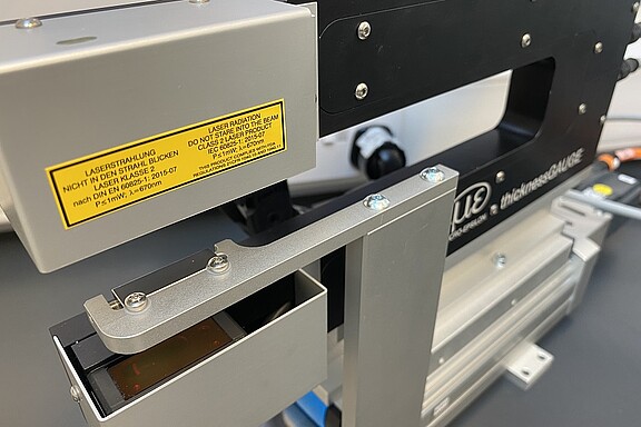 thicknessGAUGE system measuring on gauge block