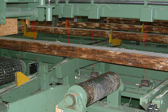 optical-sensors-side-trimming-systems-saw-mills.jpg 