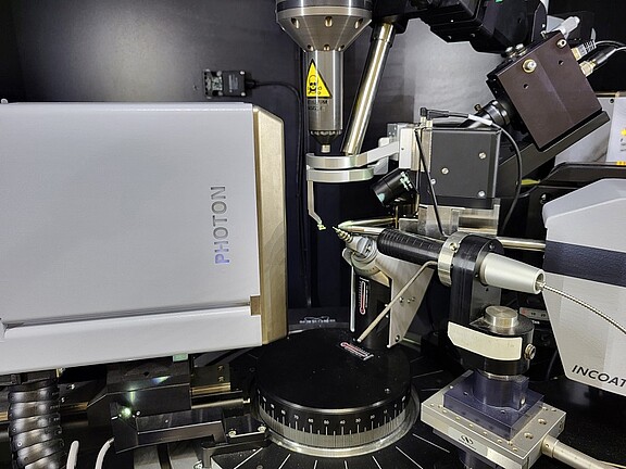 arrangement of equipment in the laboratory setup