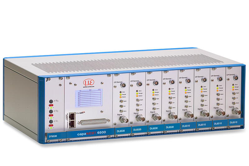 Capacitive controller with sub-nanometer resolution