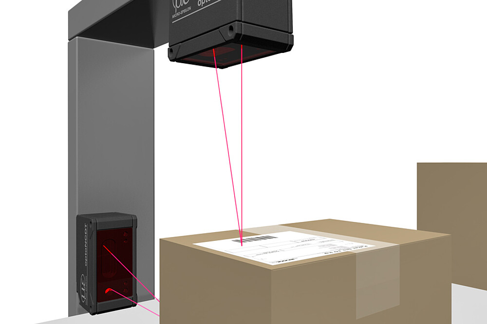 optoNCDT 1220 laser sensor during package inspection