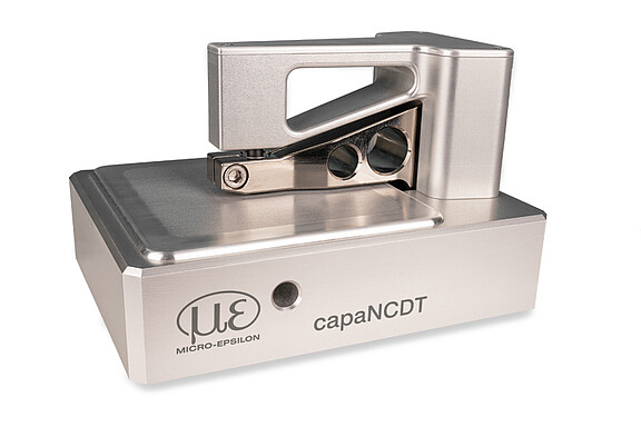 High-precision thickness measurement of electrically conductive films