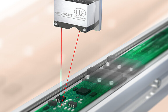 optoNCDT 5500 with intelligent exposure control