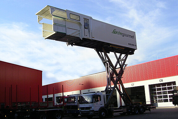 lift-heightcatering-vehicle.jpg 
