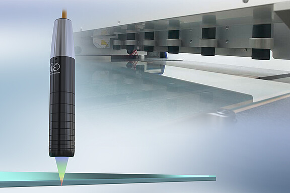 Confocal sensor measuring on glass plate
